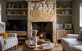 Broadway Scandi Chic Authentic Cottage