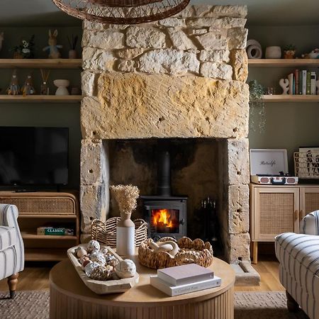 Broadway Scandi Chic Authentic Cottage Exterior photo