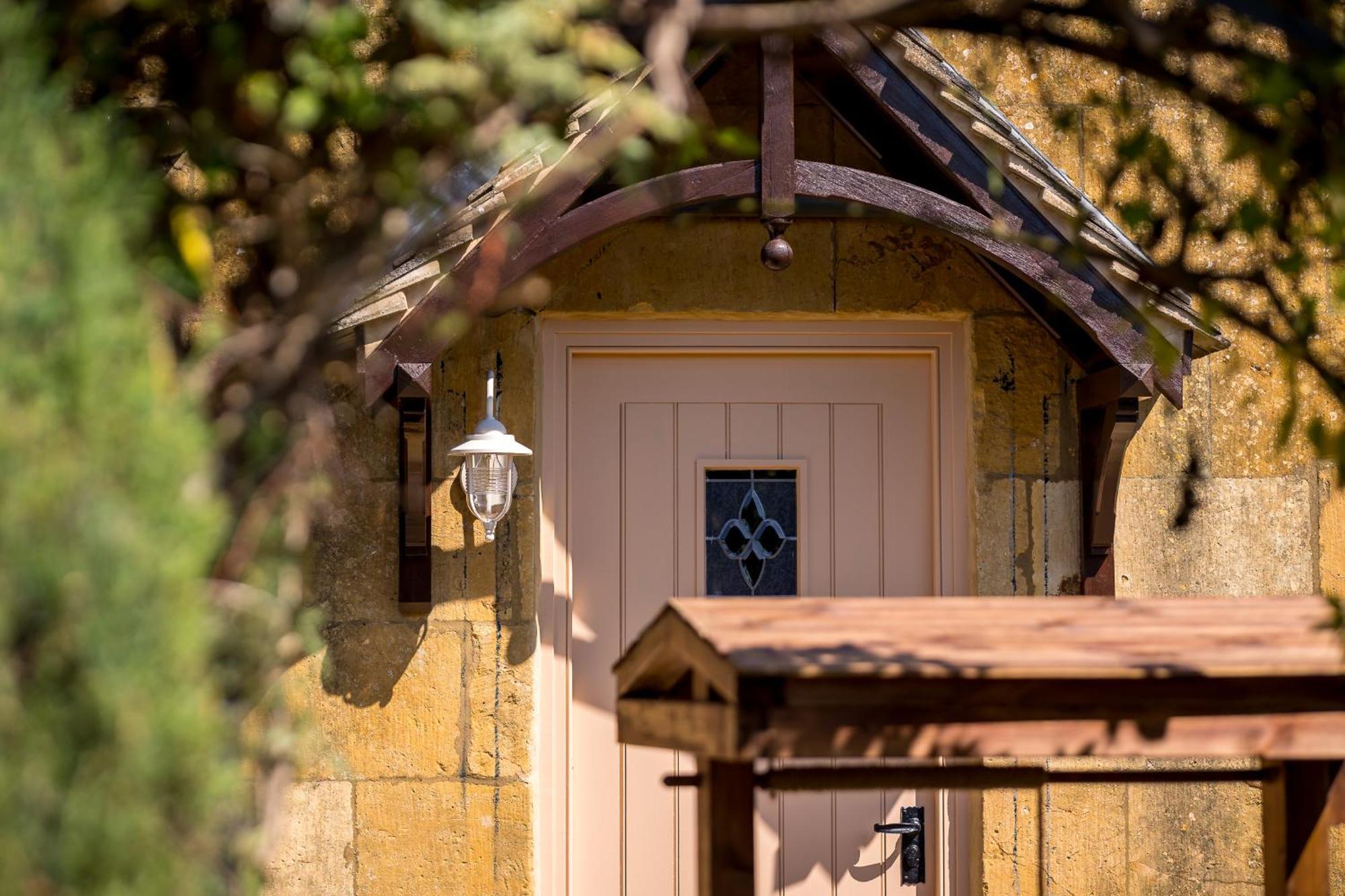 Broadway Scandi Chic Authentic Cottage Exterior photo