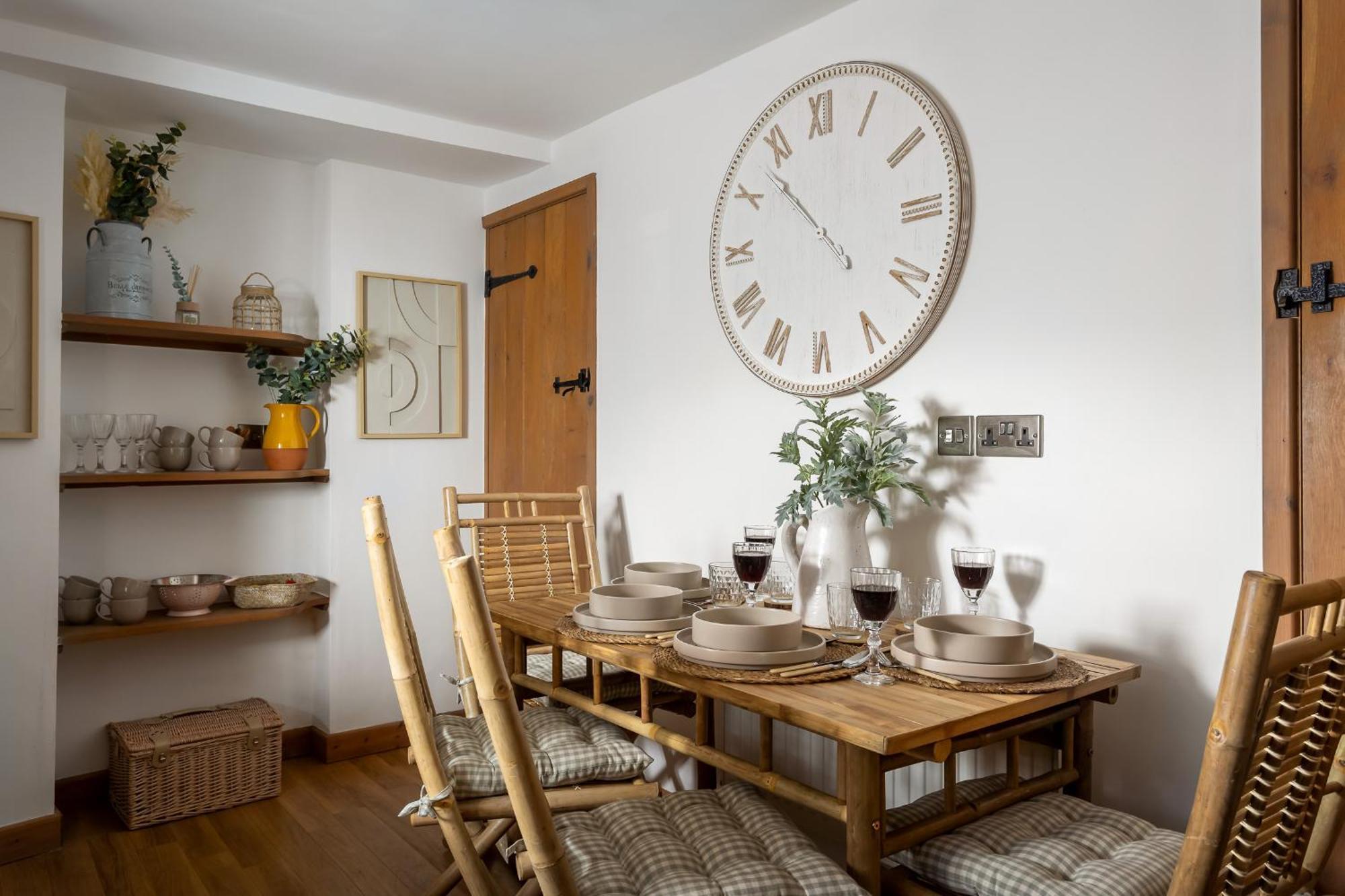 Broadway Scandi Chic Authentic Cottage Exterior photo