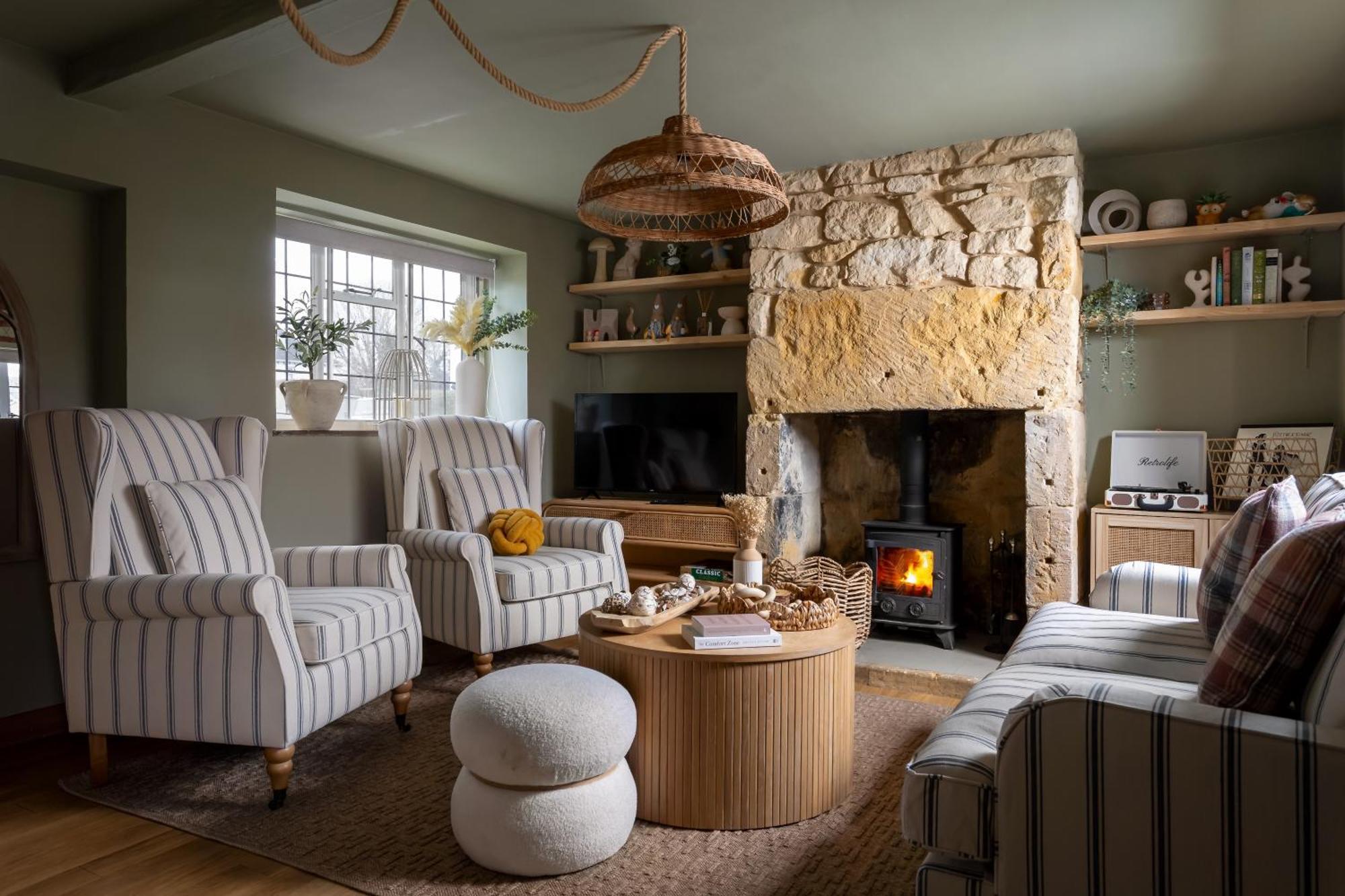 Broadway Scandi Chic Authentic Cottage Exterior photo